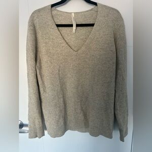 Aritzia Babaton cashmere sweater